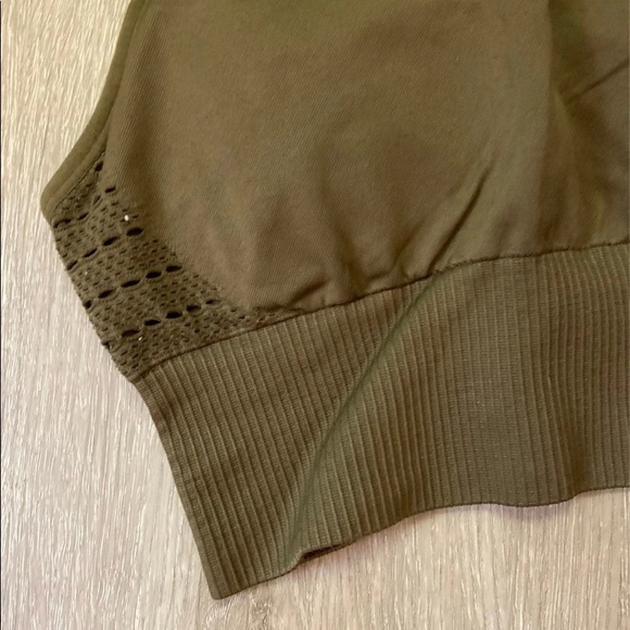 Gymshark olive green energy seamless crop top medium - Picture 3 of 4